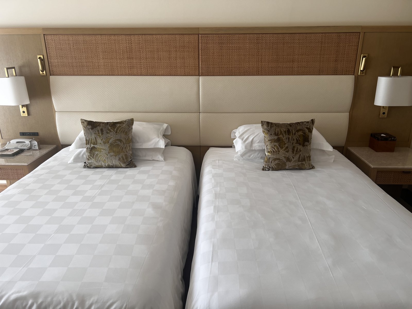 デラックスナチュラル ハリウッドツイン